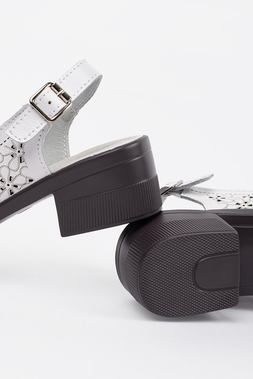 Sandales blanches à petit talon Sandales blanches à petit talon