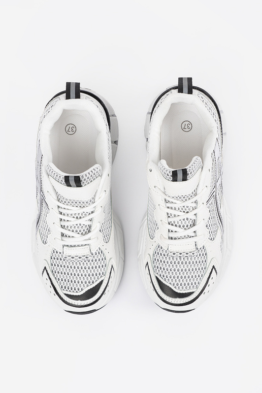 Baskets blanches et noires pour... Baskets blanches et noires pour...