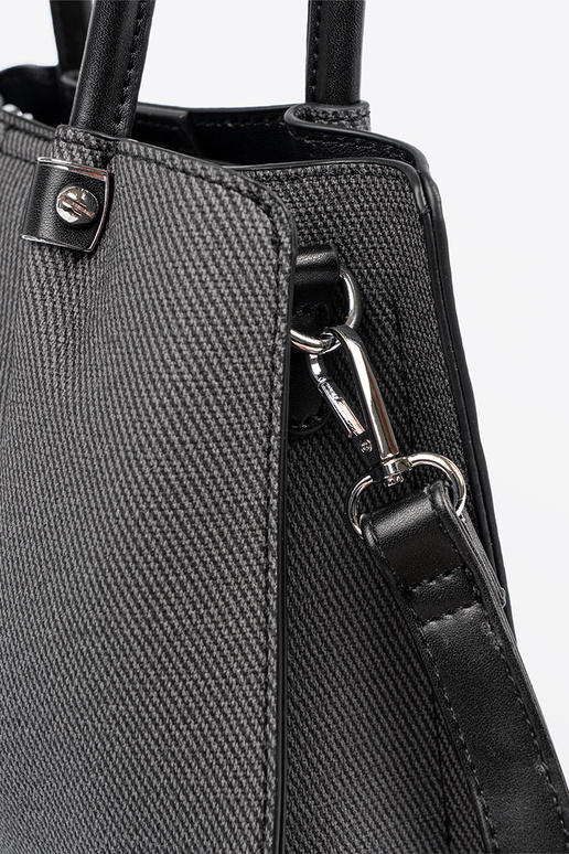 Sac à main noir de taille moyenne...