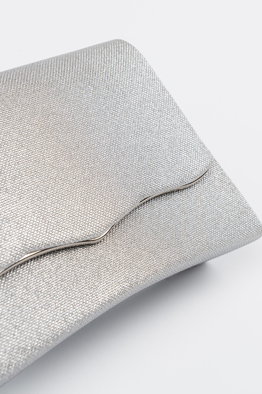 Sac argenté avec chaîne