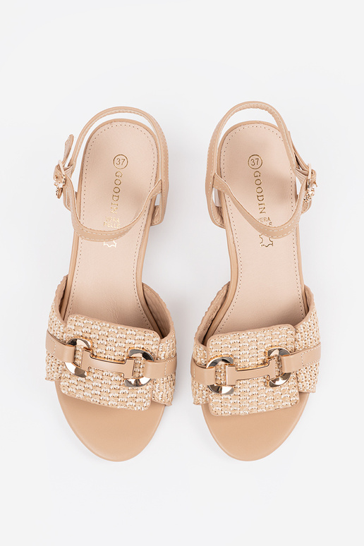 Sandales couleur sable à talon moyen...