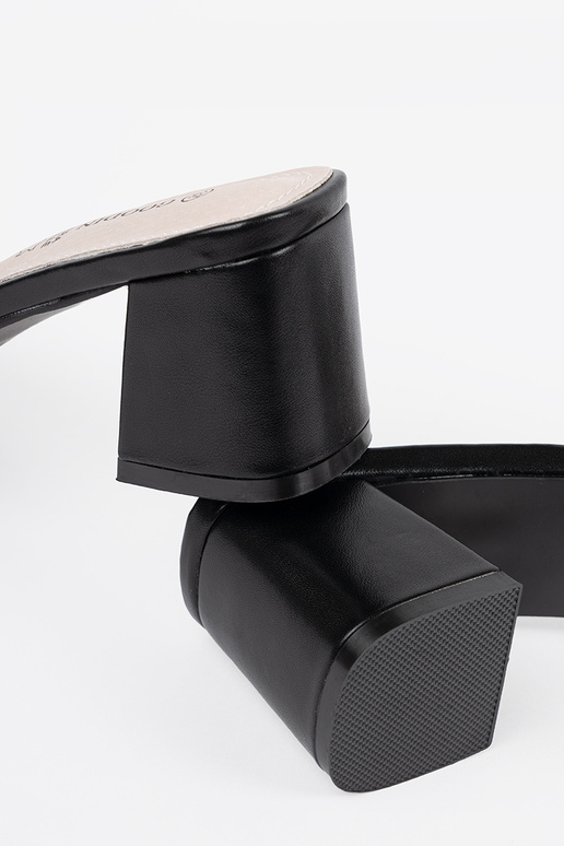 Chaussons noirs et blancs pour femmes...