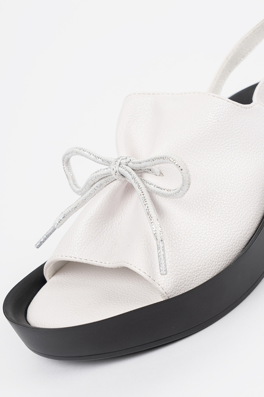 Sandales pour femmes blanches à... Sandales pour femmes blanches à...