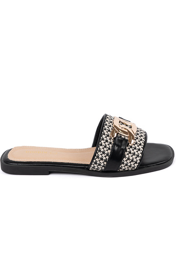 Chaussons noirs et blancs...