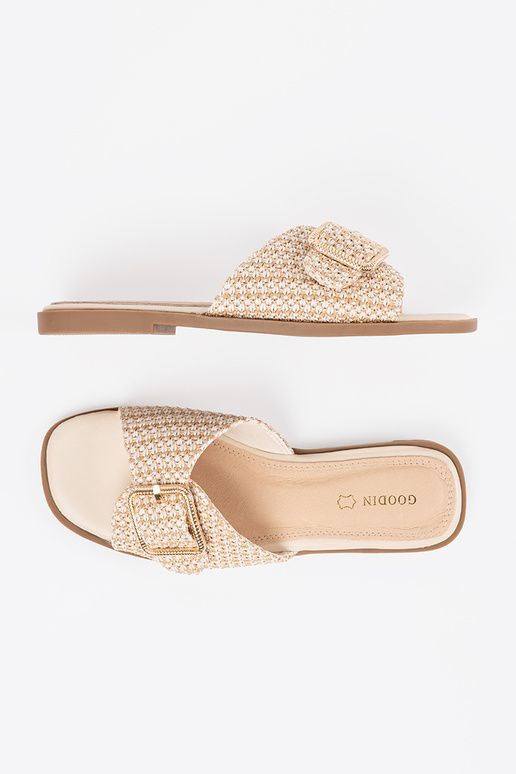 Chaussons couleur sable avec des boucles Chaussons couleur sable avec des boucles