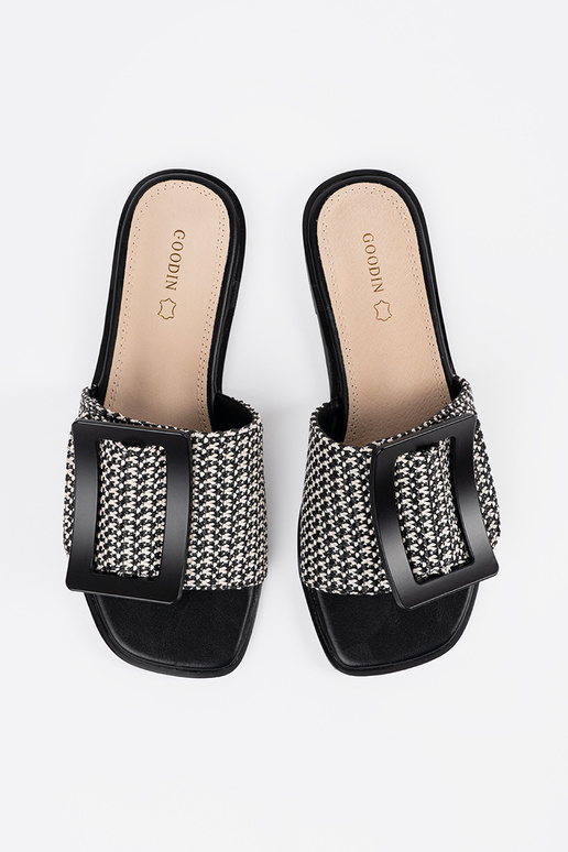 Chaussons plats noir et blanc Chaussons plats noir et blanc