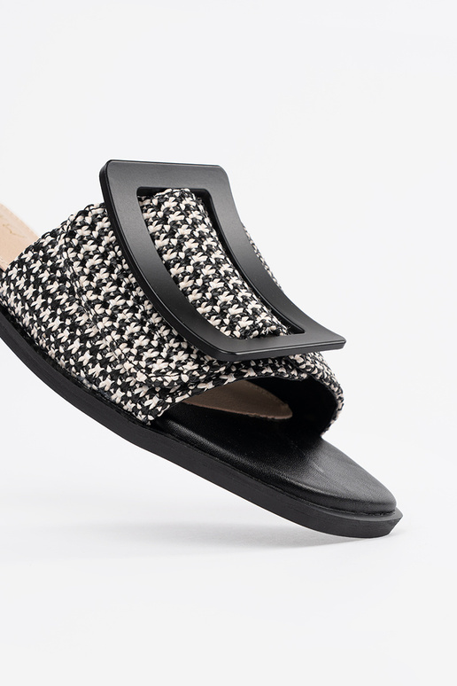 Chaussons plats noir et blanc Chaussons plats noir et blanc