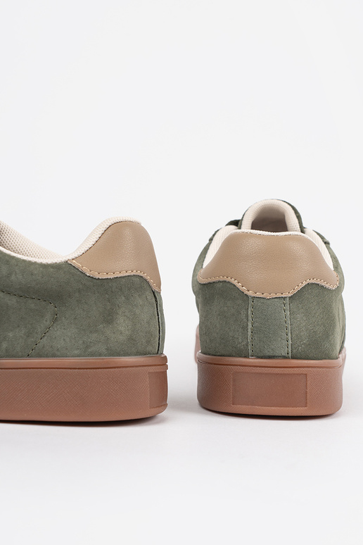 Baskets en cuir velours vertes pour... Baskets en cuir velours vertes pour...