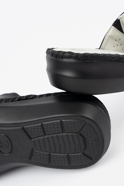 Pantoufles avec inserts en cuir noires Pantoufles avec inserts en cuir noires