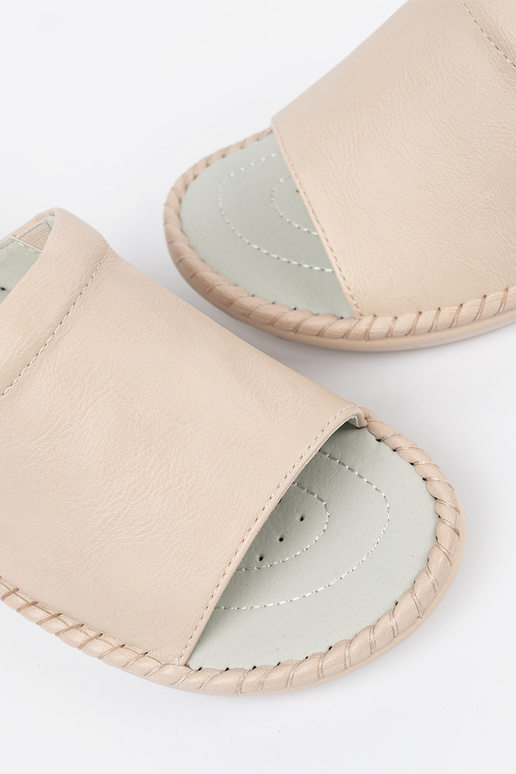 Pantoufles avec inserts en cuir...