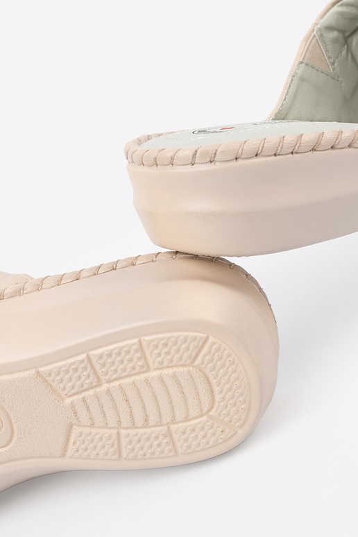 Pantoufles avec inserts en cuir...