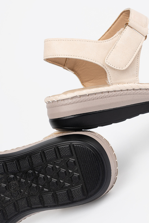 Sandales claires pour femmes de... Sandales claires pour femmes de...