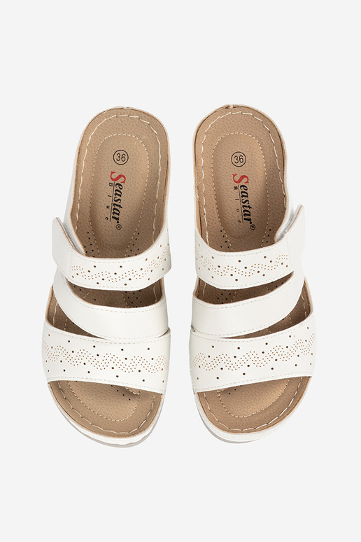 Chaussons sur une plateforme basse...