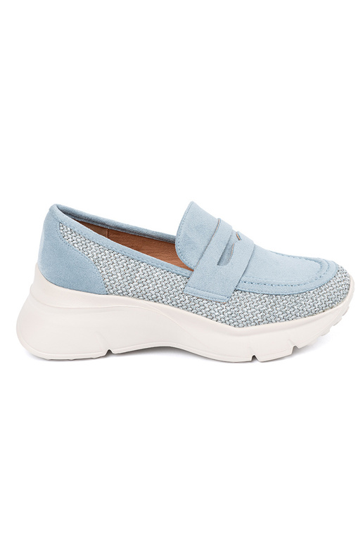 couleur bleue demi-chaussures sur une... couleur bleue demi-chaussures sur une...
