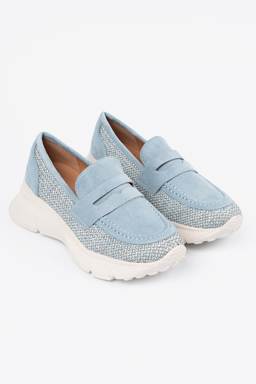 couleur bleue demi-chaussures sur une... couleur bleue demi-chaussures sur une...