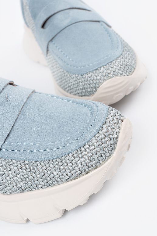 couleur bleue demi-chaussures sur une... couleur bleue demi-chaussures sur une...