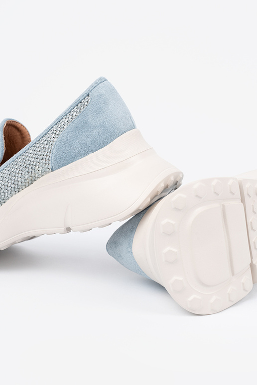 couleur bleue demi-chaussures sur une... couleur bleue demi-chaussures sur une...