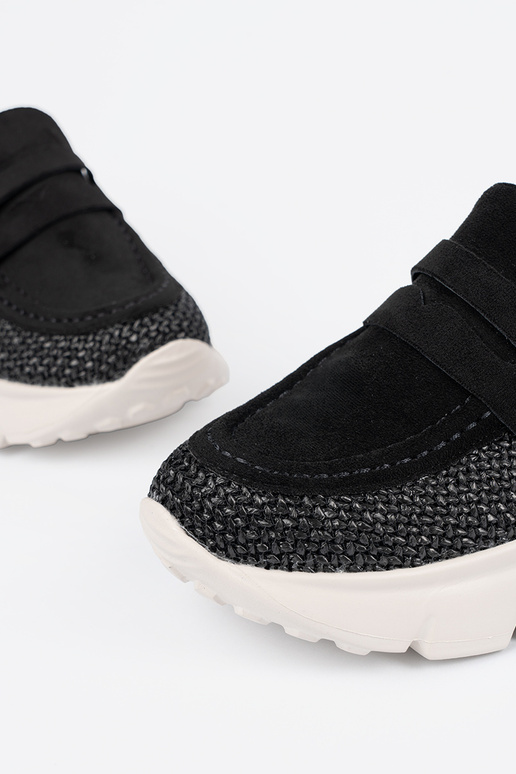 couleur noire demi-chaussures sur une... couleur noire demi-chaussures sur une...