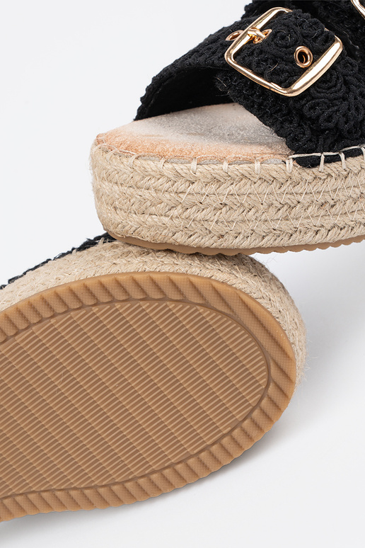 Chaussons couleur noire tresser avec... Chaussons couleur noire tresser avec...