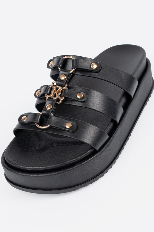 Chaussons femmes avec une plateforme... Chaussons femmes avec une plateforme...