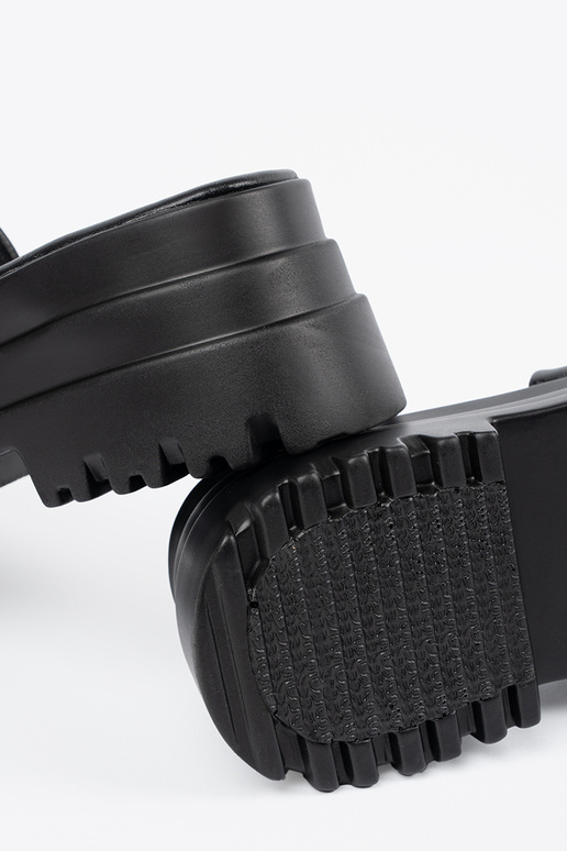 Chaussons avec une plateforme couleur... Chaussons avec une plateforme couleur...