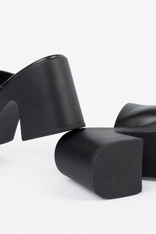 couleur noire Chaussons sur le talon