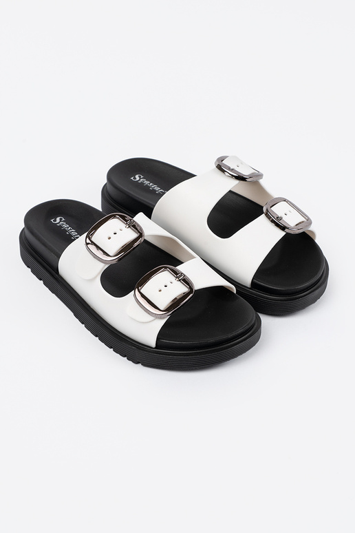 Chaussons blancs avec boucles en argent