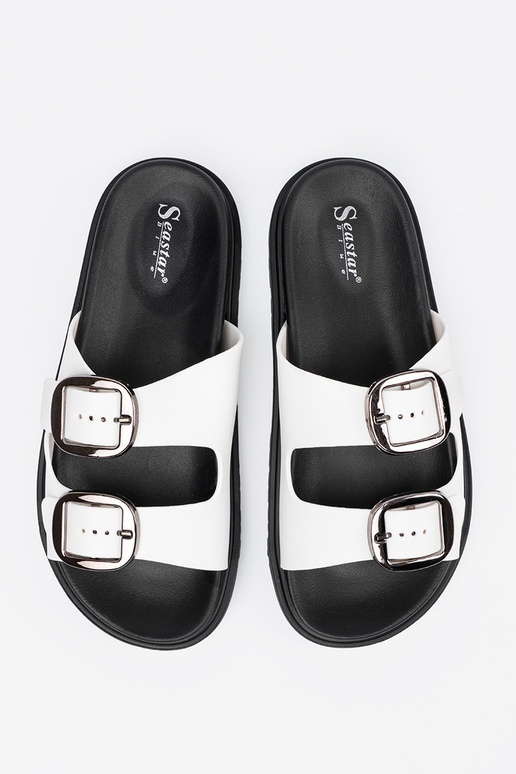 Chaussons blancs avec boucles en argent