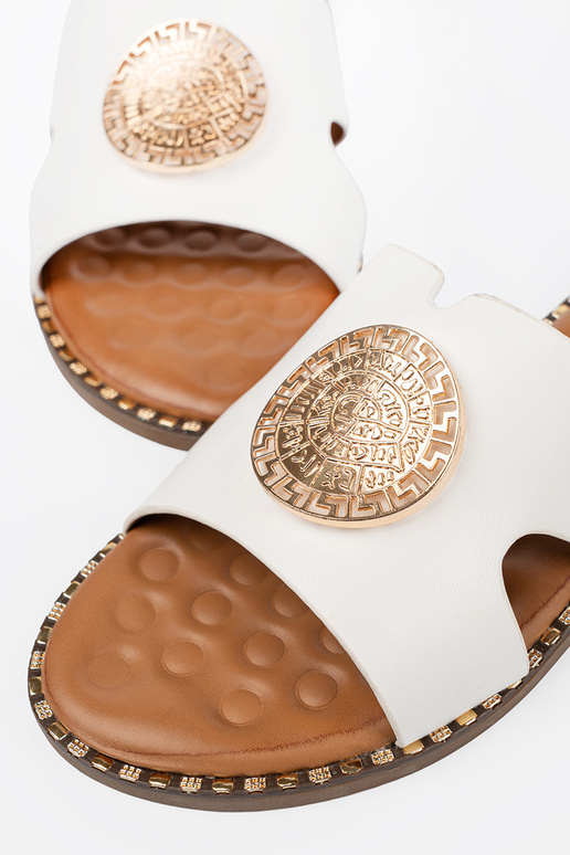 Chaussons couleur blanche avec... Chaussons couleur blanche avec...