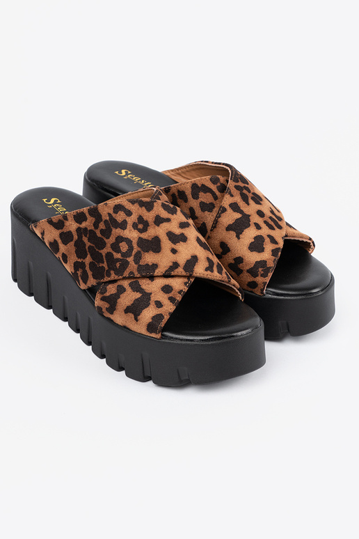 en daim Chaussons femmes sur un coin...