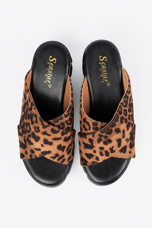 en daim Chaussons femmes sur un coin...