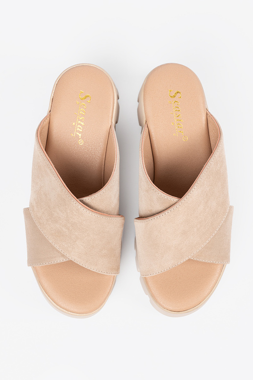 en daim Chaussons femmes sur un coin...