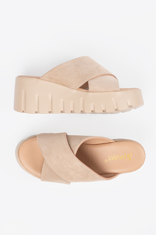 en daim Chaussons femmes sur un coin...