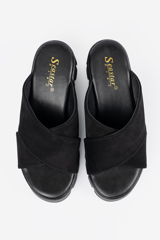 en daim Chaussons femmes sur un coin...