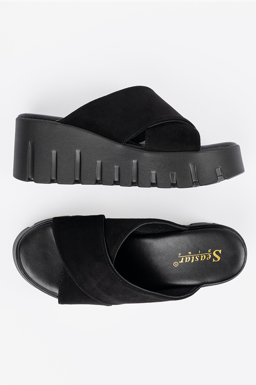 en daim Chaussons femmes sur un coin...