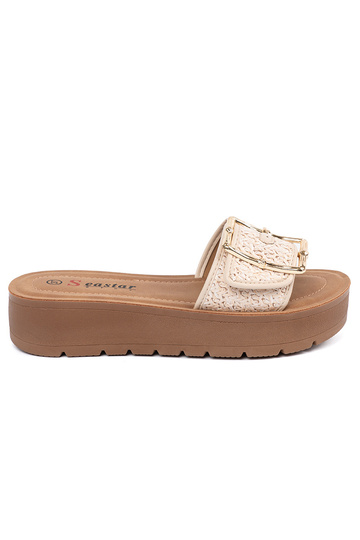 Chaussons zdobione złotą...