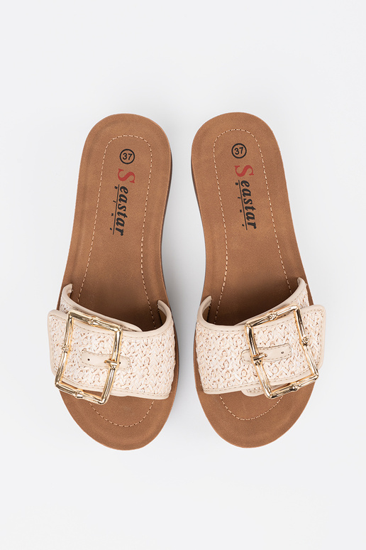 Chaussons zdobione złotą klamrą Chaussons zdobione złotą klamrą