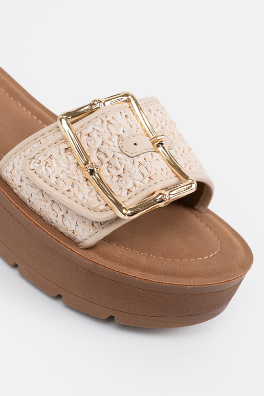 Chaussons zdobione złotą klamrą Chaussons zdobione złotą klamrą