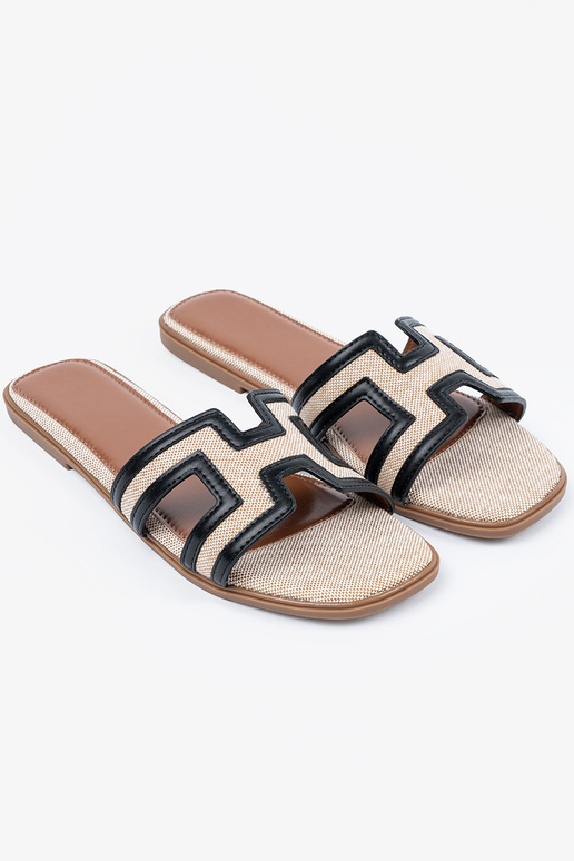 Chaussons avec découpes décoratives