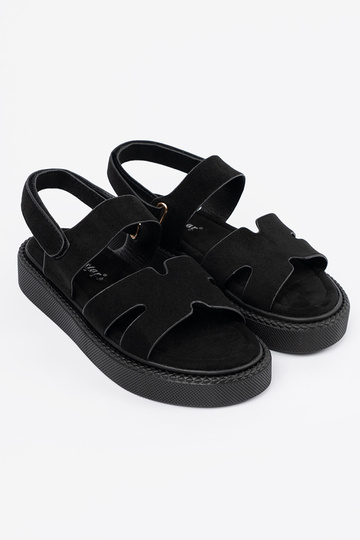 des sandales couleur noire... 2
