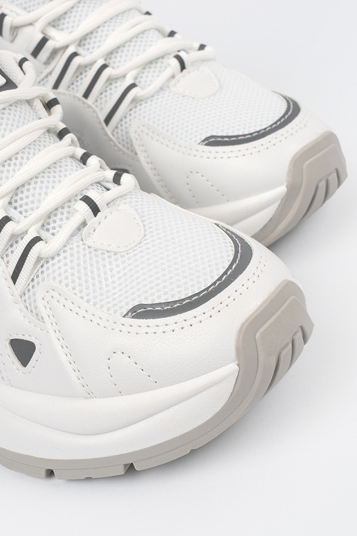 Chaussures pour femmes blanches avec... Chaussures pour femmes blanches avec...