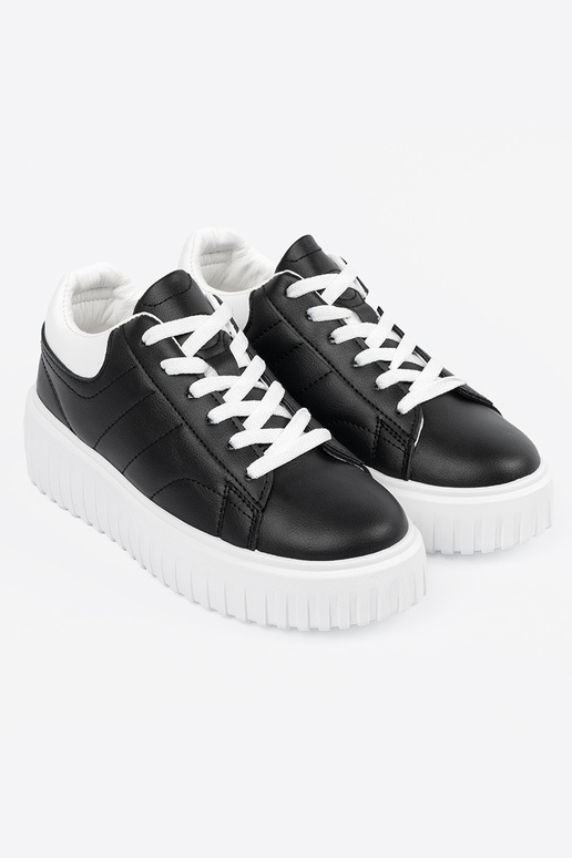 Chaussures noires de style sportif...