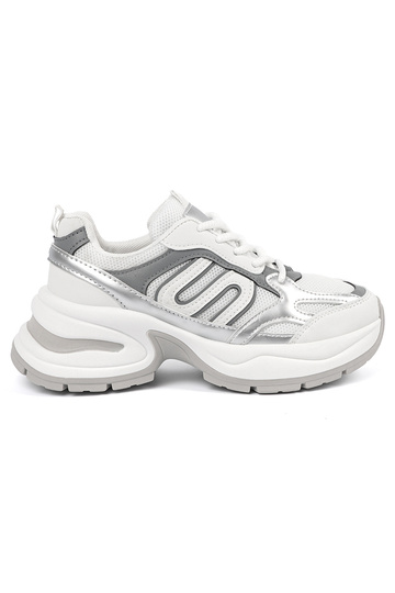 Baskets de style sportif...
