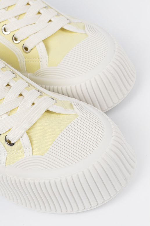 Bottes jaunes avec lacets sur semelle... Bottes jaunes avec lacets sur semelle...