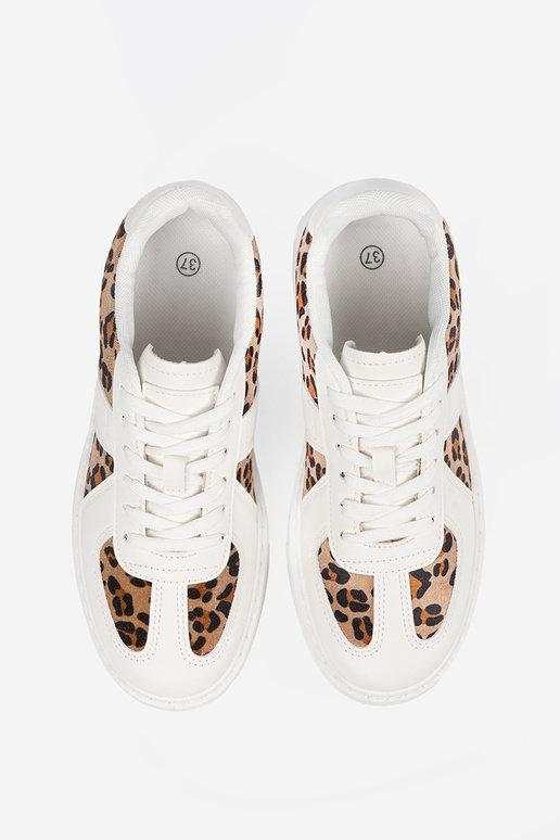 couleur blanche Chaussures modèle... couleur blanche Chaussures modèle...