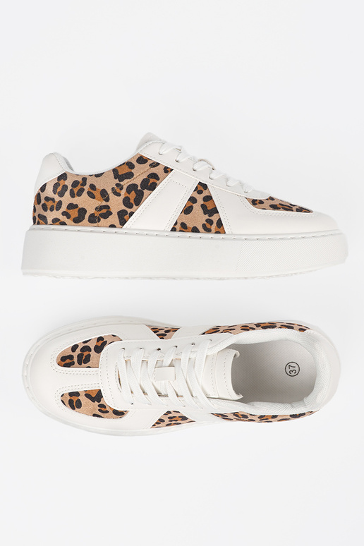 couleur blanche Chaussures modèle... couleur blanche Chaussures modèle...