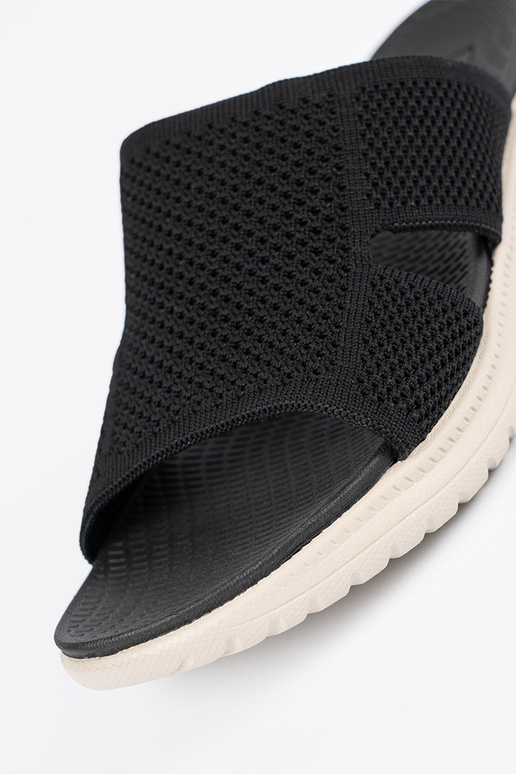 Chaussures noires avec des détails...