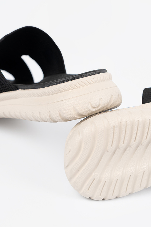 Chaussures noires avec des détails...