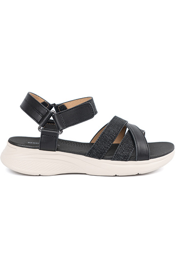 Sandales marron sur une...