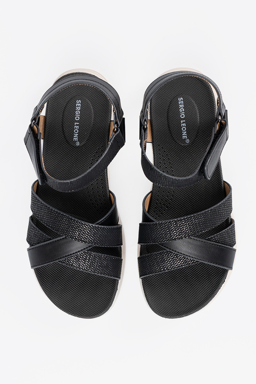 Sandales marron sur une plateforme... Sandales marron sur une plateforme...